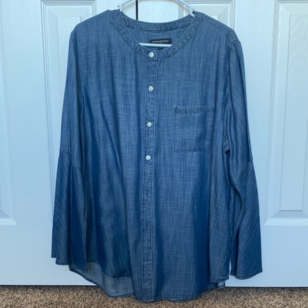 Banana Republic Jean color Button up shirt